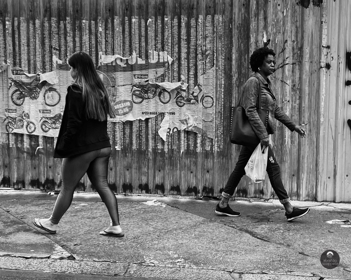 #photography  #blackwhite  #streetphotography #fotografía  #monochrome #pb #noir #photo #blackwhitephoto #thepeoplewemet  #streetfps #Shotoniphone #fotografiapretoebranco #fotografíaurbana #fotografiaartistica #fotografiaamateur #nftphotograph  #nftcommunity