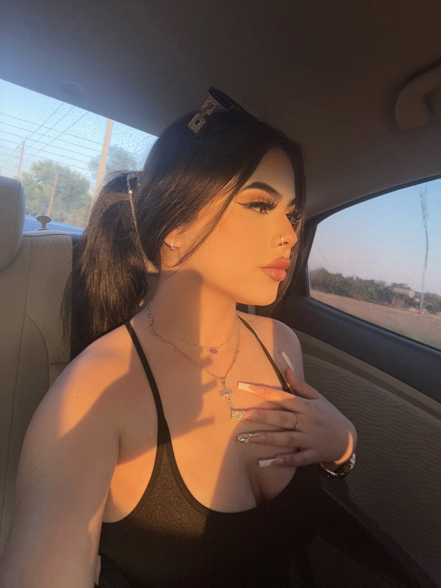 karlanaidelynn🍓 (@karlanaidelyn1) on Twitter photo 