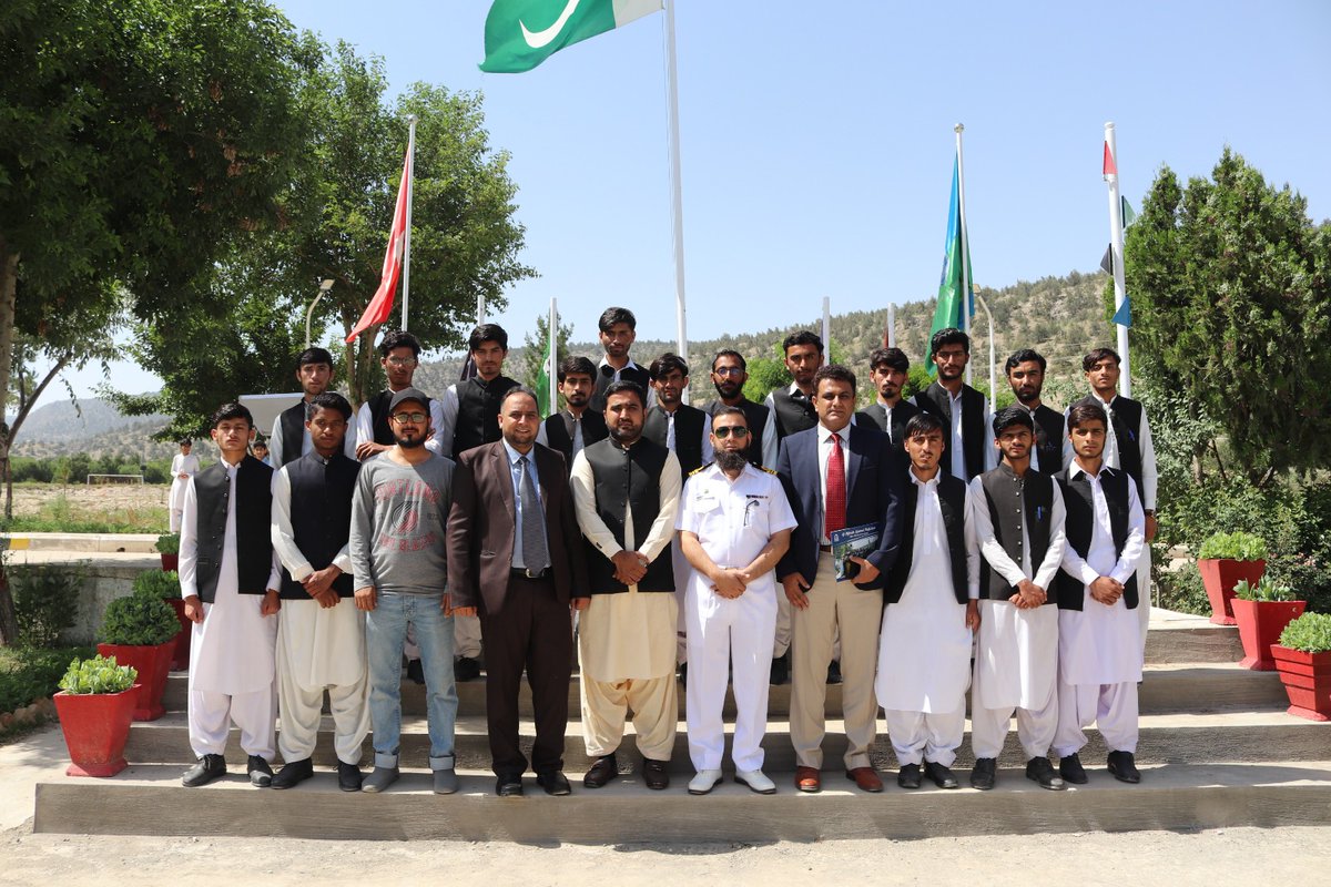 ShabirBreach's tweet photo. Lt. Commander Muhammad Saeed Awan led the Pakistan Marine Academy delegation, visiting Al Hijrah College, Ziarat. They engaged with and provided information to senior FSc students about the scholarship-based admission campaign for PMA Karachi's 62nd batch. https://t.co/nbC7VYN5cG