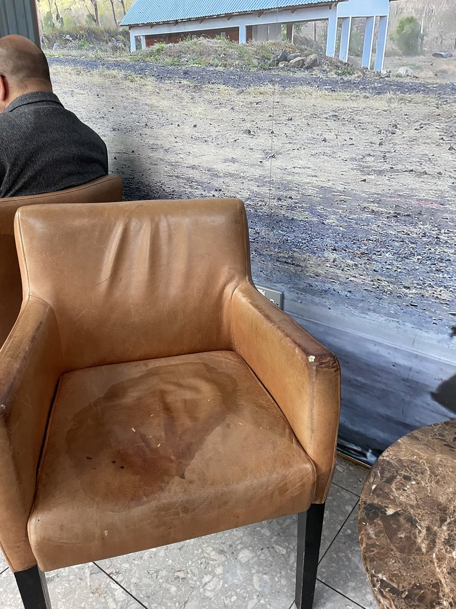 Lirael66's tweet photo. Cafe Nero Terminal 5 London Heathrow Airport.

The smell of the larvae infested bins is stomach churning.

You too could sit on the pre soaked chair and smell the bins and sip on a burnt espresso. https://t.co/tCKDo20IXJ