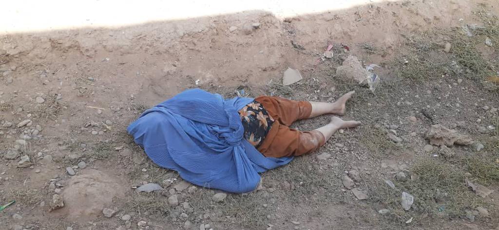 KhalidAmiri01's tweet photo. Bibi Zahra, a Pashtun woman &amp; former intelligence officer was found dead in Lashkargah City, #Helmand province. Taliban abducted her from home, &amp; after 2 days her dead body was discovered. We must condemn such acts of violence &amp; demand justice. #PashtunWomen #PashtunLivesMatter https://t.co/grKHcVTXXU