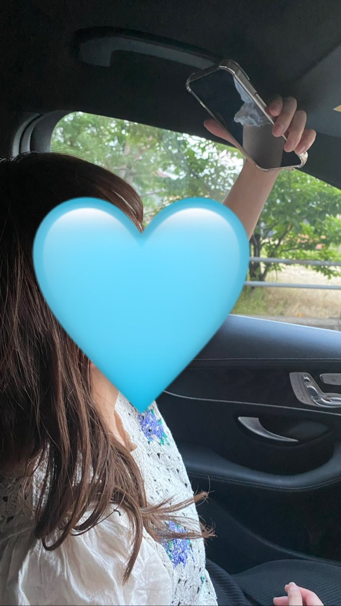 springroll____'s tweet photo. よし！あと20分でヨントンだ！！

って時に可愛い妹がこれから付き合いそうないい感じの男の子と映画🧜いくってのに遅刻しそうで泣きそうになってて…

もういい❗️私は車でヨントンする❗️乗れ‼️ってなって車をぶっ飛ばし妹を無事に届けて、ヨントン車でやりました🚙
（当時を再現）

#andTEAMヨントン https://t.co/UsSACLFkkW