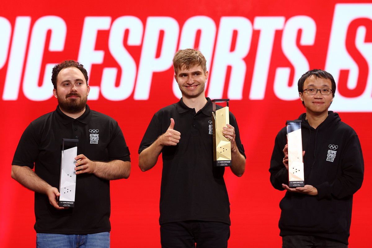 Olympics's tweet image. They made all the right moves ♟️
Presenting your #OlympicEsportsSeries winners for chess!
1️⃣st place: Aleksei Sarana
2️⃣nd place: Maksim Chigaev
3️⃣rd place: Son Nguyen
#OlympicEsportsWeek | @chesscom