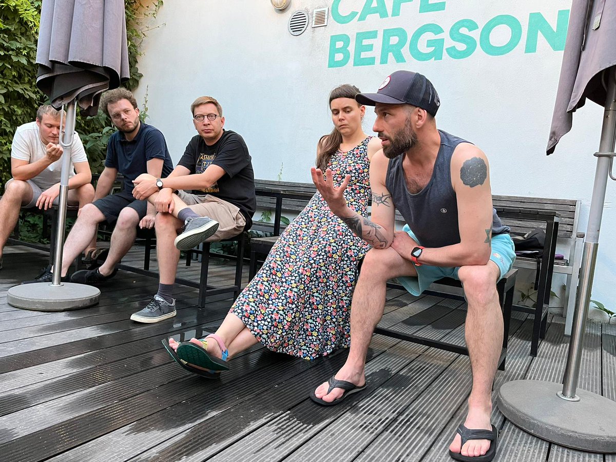 CenterUw's tweet image. Students of @pobvidubuw #SocialResearchMethods specialization studying reactions to Holocaust reminders in Oświęcim, under guidance of @dbulska, @MIKK_WINIEWSKI, @joannamgm, and @Michal_Bilewicz. A program in cooperation with @oshpitzin.