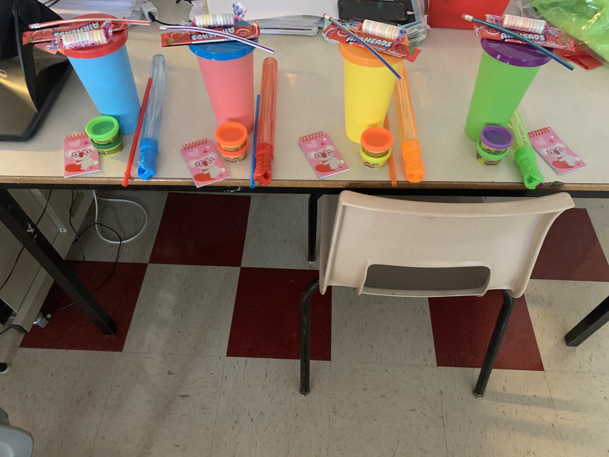 PickupMrs's tweet photo. Had our grade 6 listen to the write up that went along with our challenge, vote for the best structure that used the best materials. Prizes to be won were very popular, so competition was at its greatest. https://t.co/muKnJnDAhe
