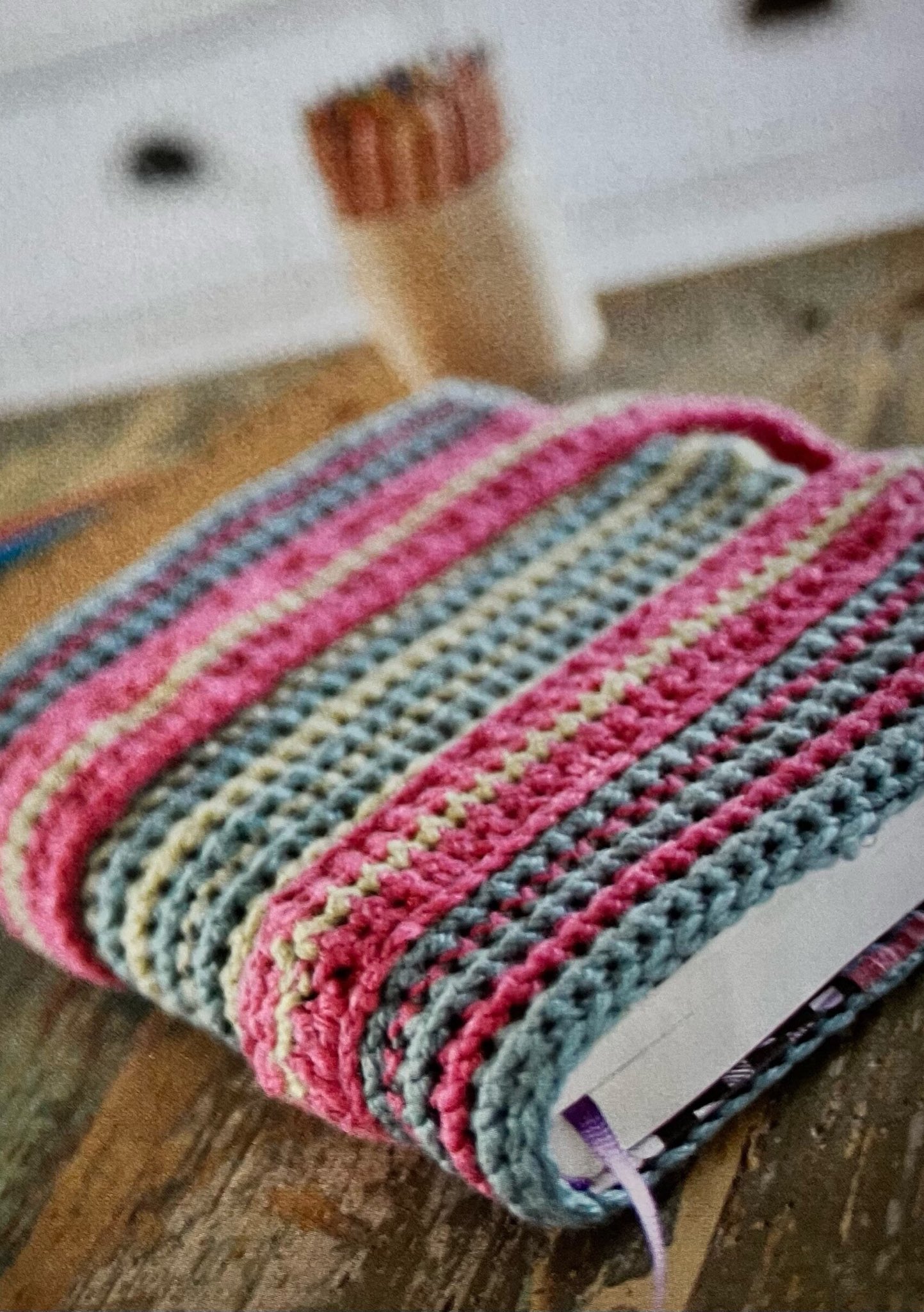star granny square book sleeve: Crochet pattern