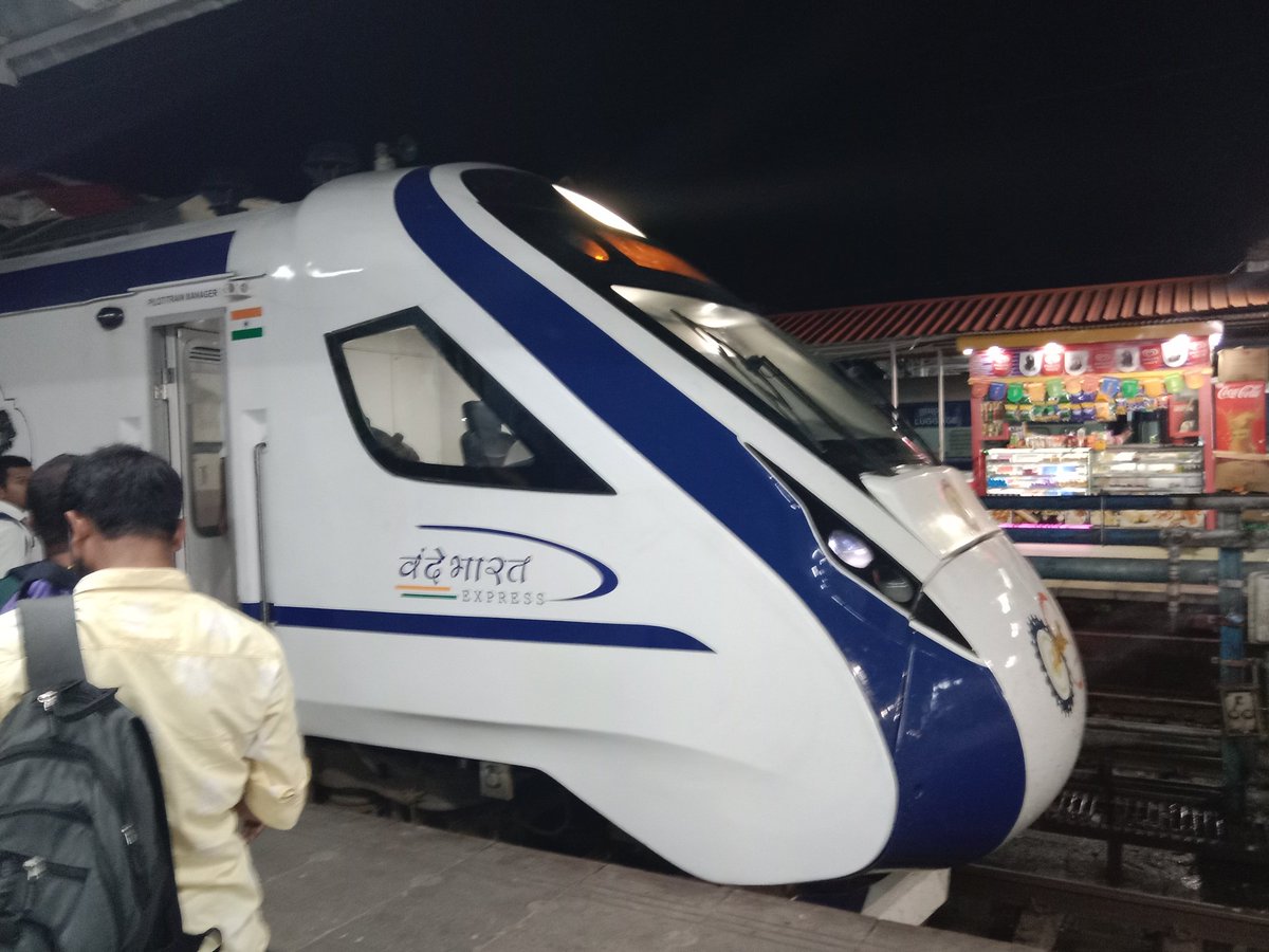 Ashim4Das's tweet photo. Vande bharat a great initiative by our Hon'ble PM and BJP of New India connecting East and North East. Stationed at NJP
@narendramodi @BJP4India @BJPMinMorcha @BJP4Nagaland  @VandeBharatExp 
Thank you PM Modi and BJP https://t.co/fnFEfR3fJT