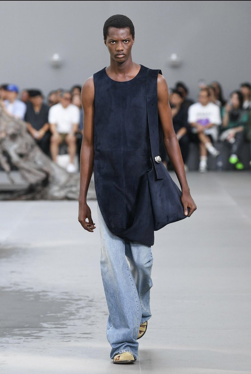 gigiwritesss's tweet photo. LOEWE ss 2024 https://t.co/CMVOfCQfGy
