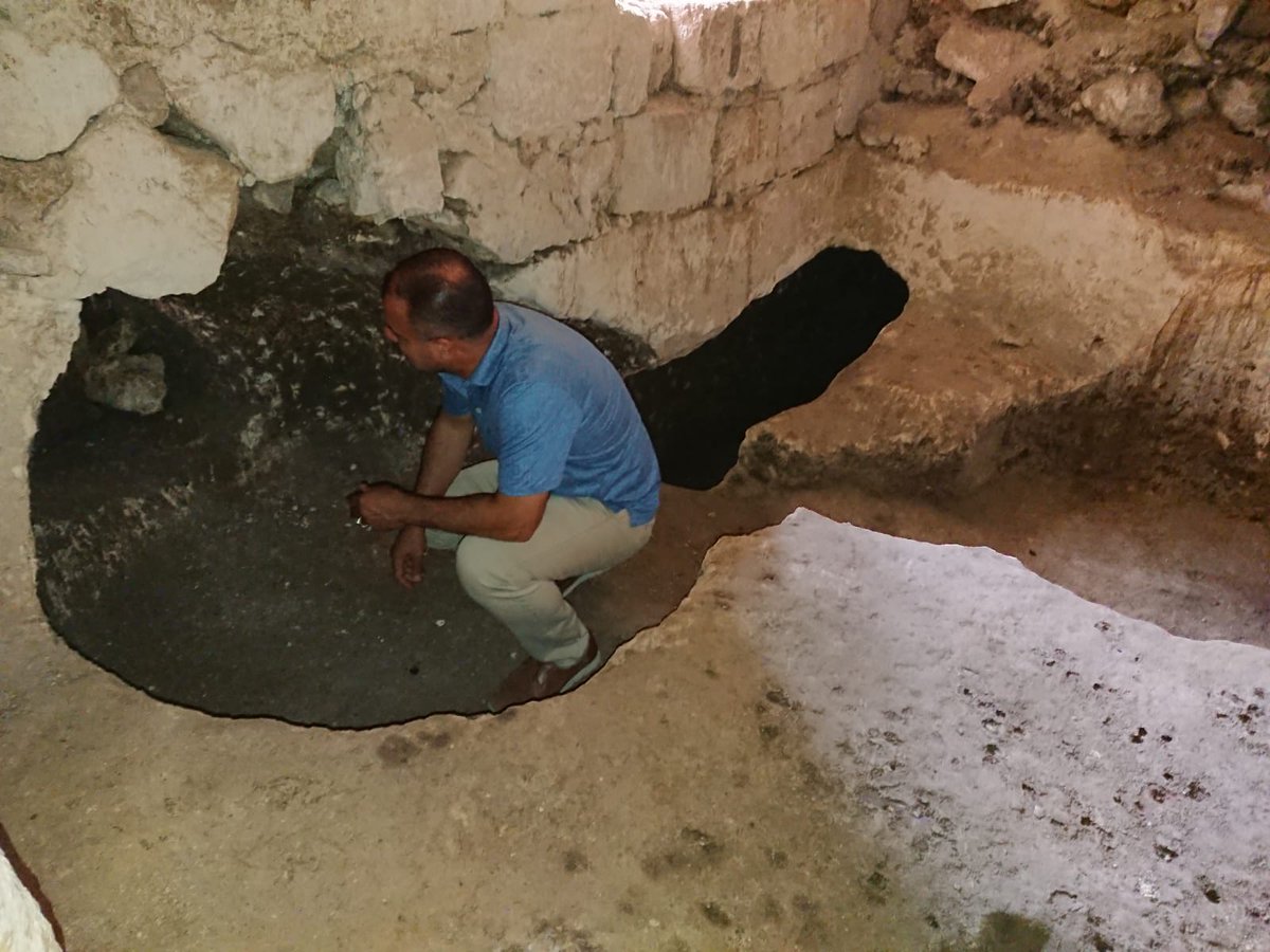 'Midyat İl Olsun'
Dünyanın en büyük yer altı şehirlerinden MATİATE'yi kazı sorumlusu Mervan Yavuz ile gezdik. Bulunan bocce topları ve misketler burada boş zamanları değerlendirmek için çeşiti sportif oyunların oynandığını gösteriyor.