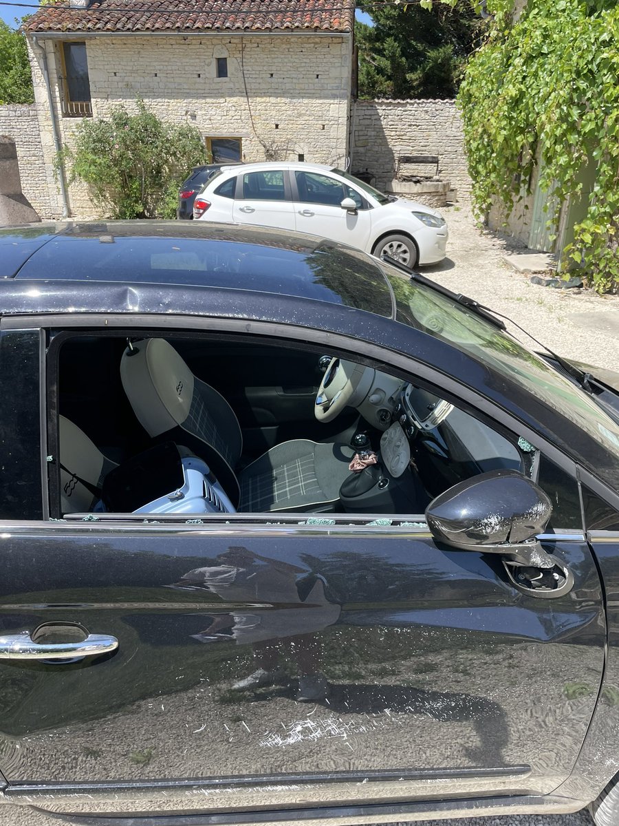 Sorarinho on Twitter "Ma copine a eu un accident de voiture hier, malgré de gros dégât sur la