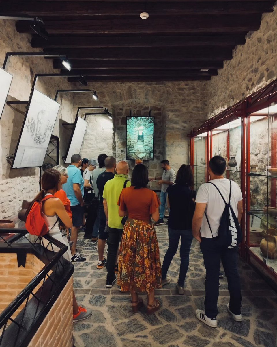 Oggi #mattina intensa: è venuto a trovarci, con il gruppo del suo corso sulla #civiltà nuragica, l'#archeologo Nicola Dessì. 
Grazie a lui ed agli appassionati #visitatori per avere scelto di trascorrere del #tempo nel nostro fantastico #territorio. 

#VisitSardara 
#Sardegna