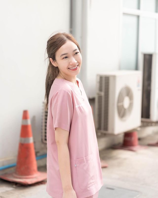 puimeksteu's tweet photo. lemme post some pic with my uniform since i rarely post any~ https://t.co/9DUfRKJb8e