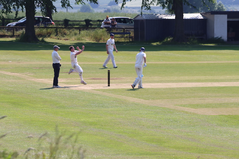 If you like your village cricket, there are quite a few features on the website. Here's Goldsborough in the Nidderdale League, red kites, swifts and leather on willow.
cricketyorkshire.com/goldsborough-v…