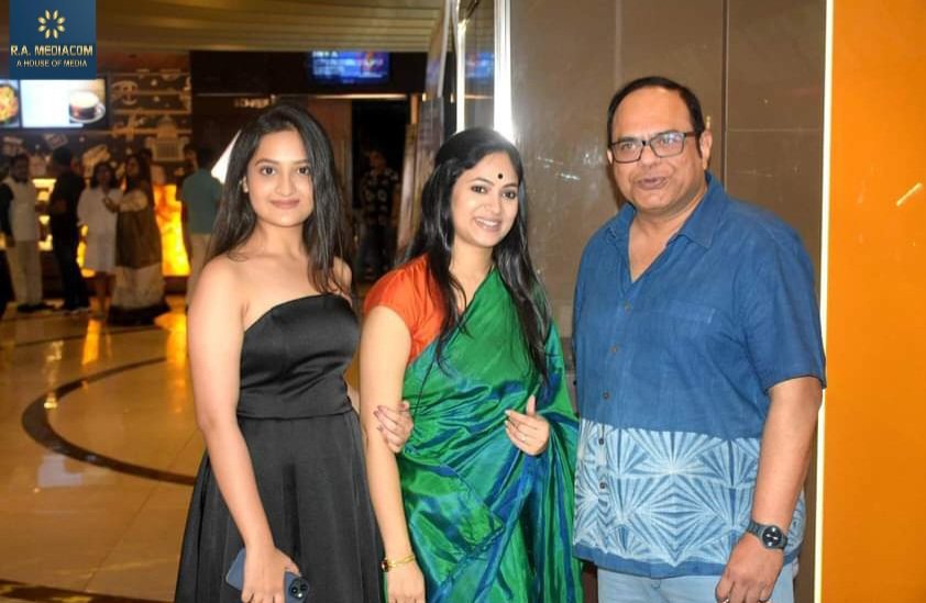 Premiere Pictures of Bengali movie #Aador directed by #DebdutGhosh - a fantastic actor turned director.The film, based on Shri Prabhat Kumar Mukhopadhyay's 'Aadorini', has a heartwarming tale. 'আদর' - এর সাথে যুক্ত প্রত্যেকেই অসাধারণ... 

#RajatavaDutta #SabyasachiChakrabarty