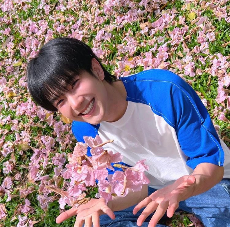 I became a BYL since I saw this picture, how abt you?

#BuildJakapan #Beyourluve <a href="/JakeB4rever/">BIU.</a>