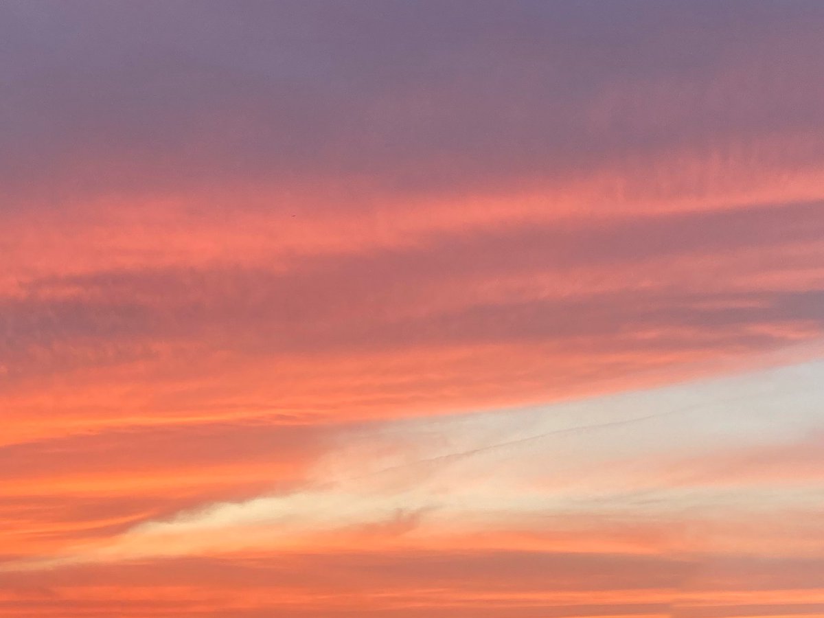 hakuplus_'s tweet photo. ご褒美みたいな夕焼け空 https://t.co/kBLXmqKkGo