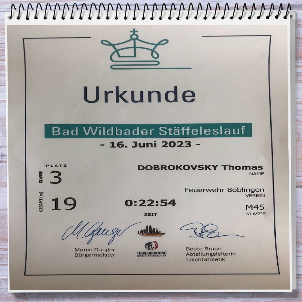 tomdcb's tweet photo. Letztes Wochenende ging es nach #BadWildbad zum Stäffeleslauf.
Auf 720 Metern ging es 1987 Stufen bei einer Steigung bis zu 52 % entlang der Bergbahntrasse hinauf. https://t.co/6BYClWEY0l