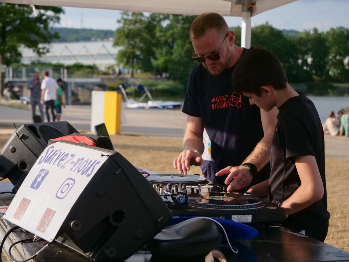 Vous étiez nombreux.ses hier soir pour la première d'Amours d'Été ! On continue aujourd'hui dès 18h à la Prairie de la Méchelle avec avec les ateliers scratch et MAO de Kontakt Prod, Virgae et Les Grat' Disques et les DJ sets de JP (funk hip hop) Cushion et Toxic !
