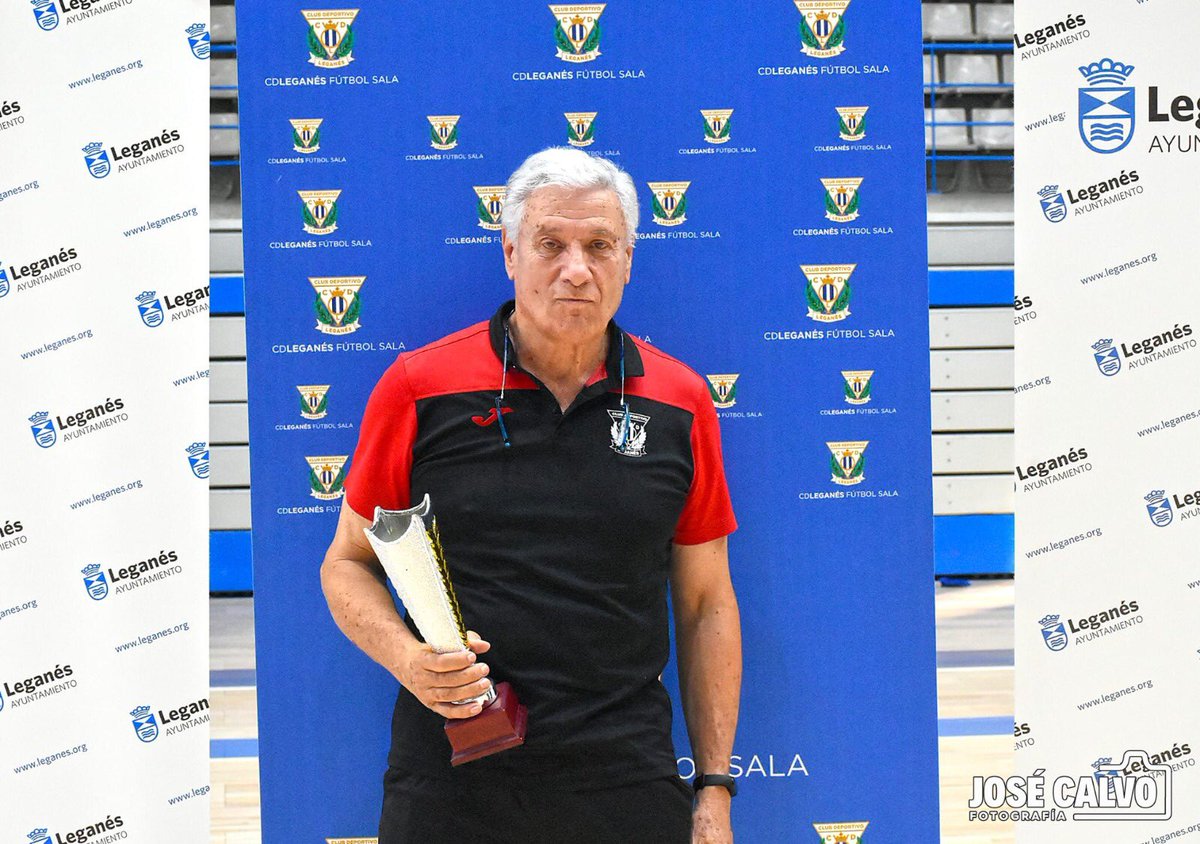 𝗚𝗔𝗟𝗔 𝗙𝗜𝗡 𝗗𝗘 𝗧𝗘𝗠𝗣𝗢𝗥𝗔𝗗𝗔 🏆🥇

💥 Reconocimiento especial 💥

Por su trayectoria impecable en el Fútbol Sala madrileño. Referente y entrenador de infinidad de generaciones de jugadores. 

¡Gracias @joseluisalonsod! 

👏🏽👏🏽👏🏽👏🏽👏🏽👏🏽👏🏽👏🏽👏🏽👏🏽

#VamosLega ⚪️🔵