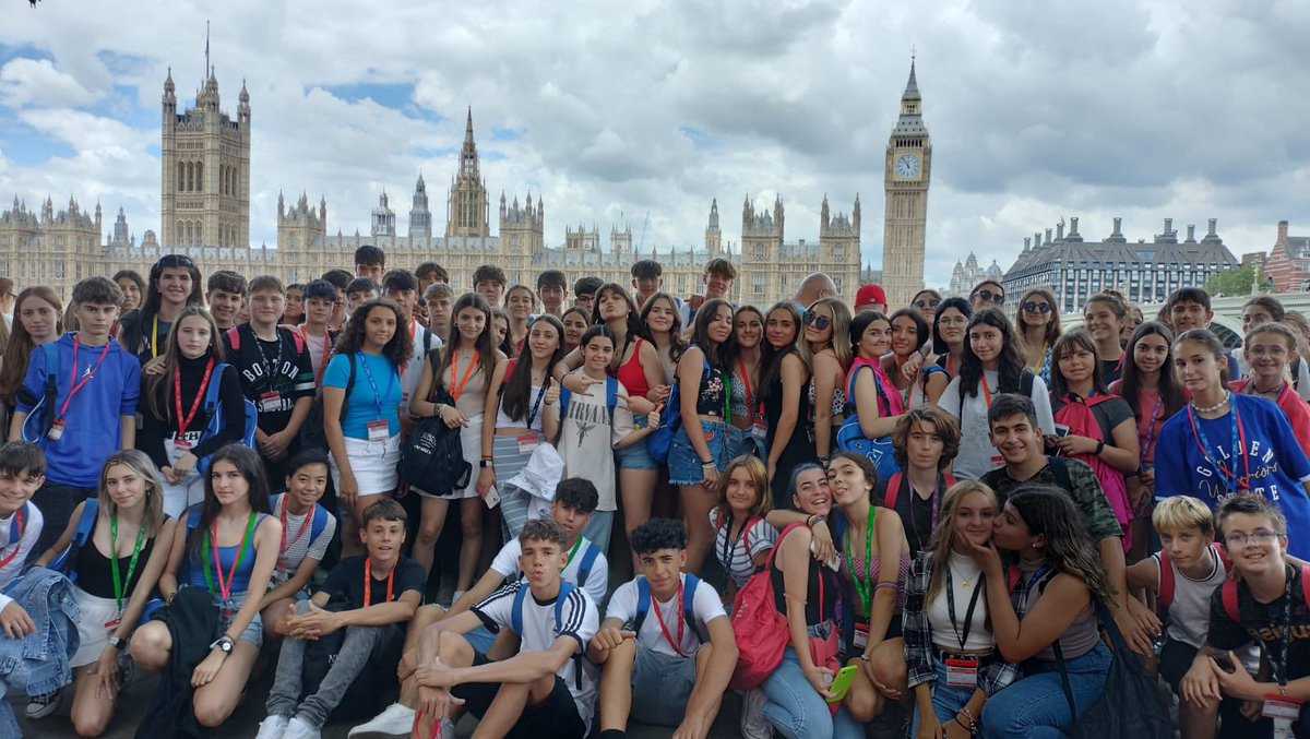 ¡¡¡En Buckingham Palace!!! Sí. Son nuestros alumnos de inmersión lingüística de Secundaria y sus profesores. ¡Aprended mucho!