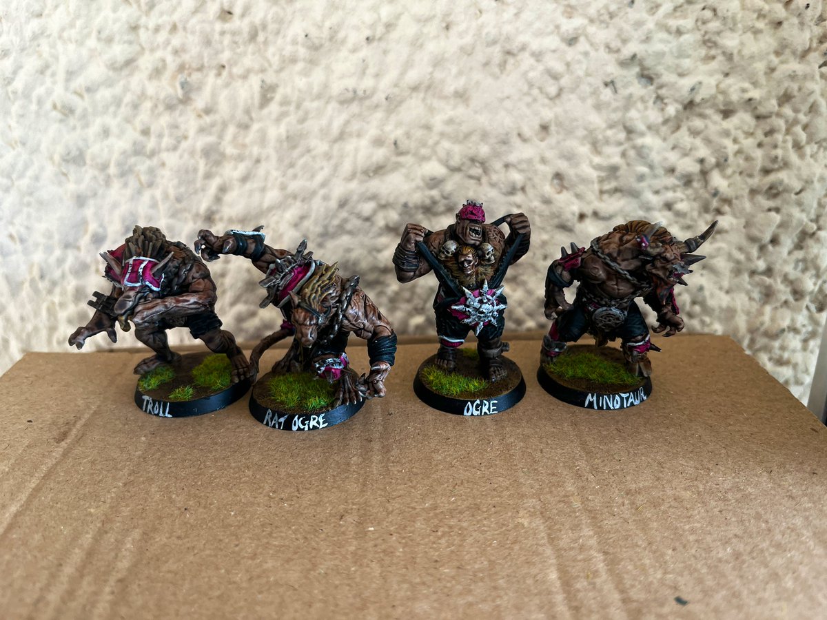 voodooconverts's tweet photo. Painting up @UGNI_Miniatures chaos fiends team last weekend but I’ve only just gotten round to getting some photos
#bloodbowl #chaospact #chaosfiends #chaosrenegades https://t.co/j7KRm2ZRsz
