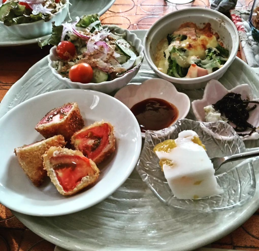 ambergray943's tweet photo. Time is an illusion. Lunchtime doubly so.😋❤️❤️❤️ https://t.co/SEoD1VoJkI