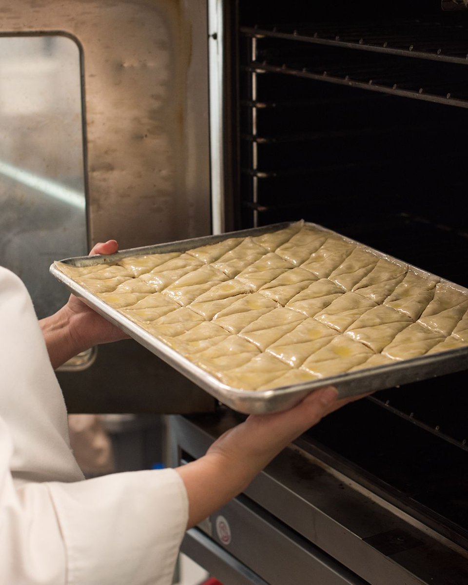 CrushedAlmondKW's tweet image. Baklava is truly our labour of love, the smell alone melts my heart every time we serve it. ❤️🐘

#Baklava #TurkishFood #TurkishBakery #CrushedAlmondKW #Kitchener