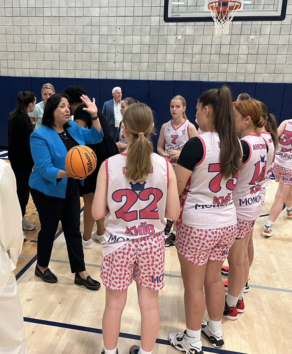 ProfLaurenHaj's tweet photo. @KimDriscollMA is as real as they get as she welcomes a U16 Ukrainian basketball team who’ve been displaced in Latvia to MA @Suffolk_U. Shooting hoops, playing PIG and creating a safe space for these kids 🇺🇦🇺🇸🏀 https://t.co/aXobPBZGK1