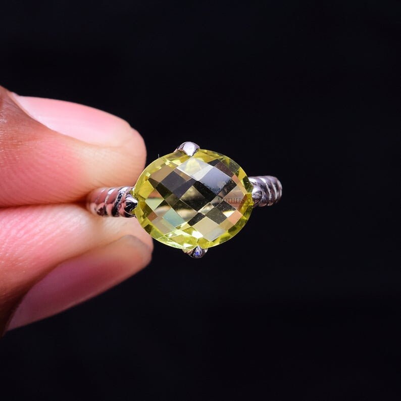 MothersJewels's tweet photo. 😍Sale Flat 50% Off😲
Remarkable Green Gold Ring, Gemstone Ring, Green Statement Ring, Birthday Gift, Ring For Mother😍

Visit Store: https://t.co/CtBWR2mMpb

#greengoldgemstone #greengoldring #greenring #greengemstonering #ovalshape #prongring #gemstonejewelry #gemstonerings https://t.co/tEIJVDJZq9