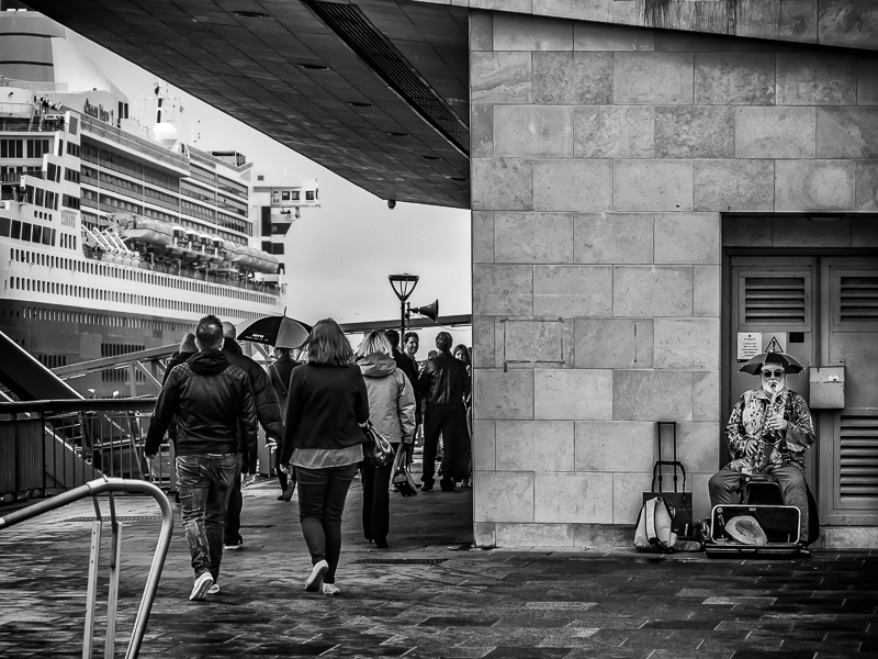 Bloody 'ell, you're a productive lot. I hereby designate this my 'ketchup weekend'. #365in2023junefeinstein #365in2023 @365_in_2023 #liverpool #albertdock #streetmusic #blackandwhitephotography