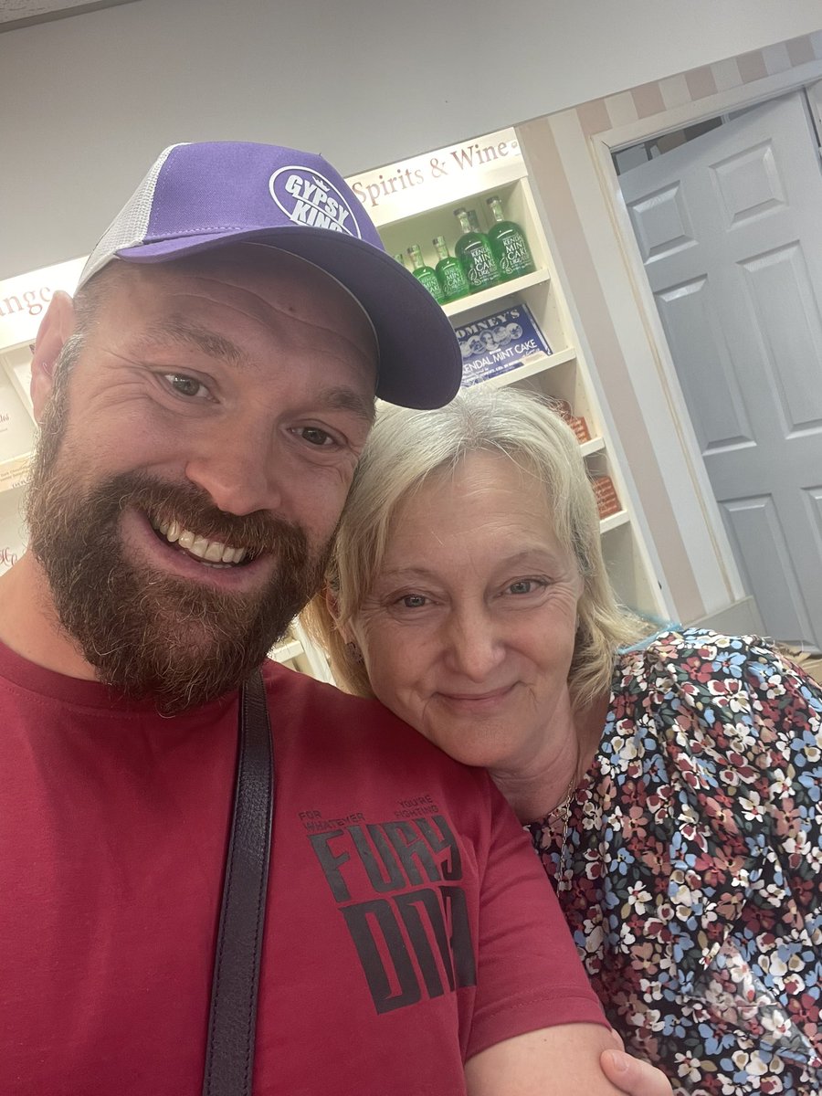 Well after 34 years in business I’ve never asked for a selfie, but this is one I could not resist. Of course I gave him a chocolate tiger from luck 🍀🤗
Such a lovely guy #Tysonfury 
#ArmedForces #boxingchampions #chocolate #bowness #lakewindermere