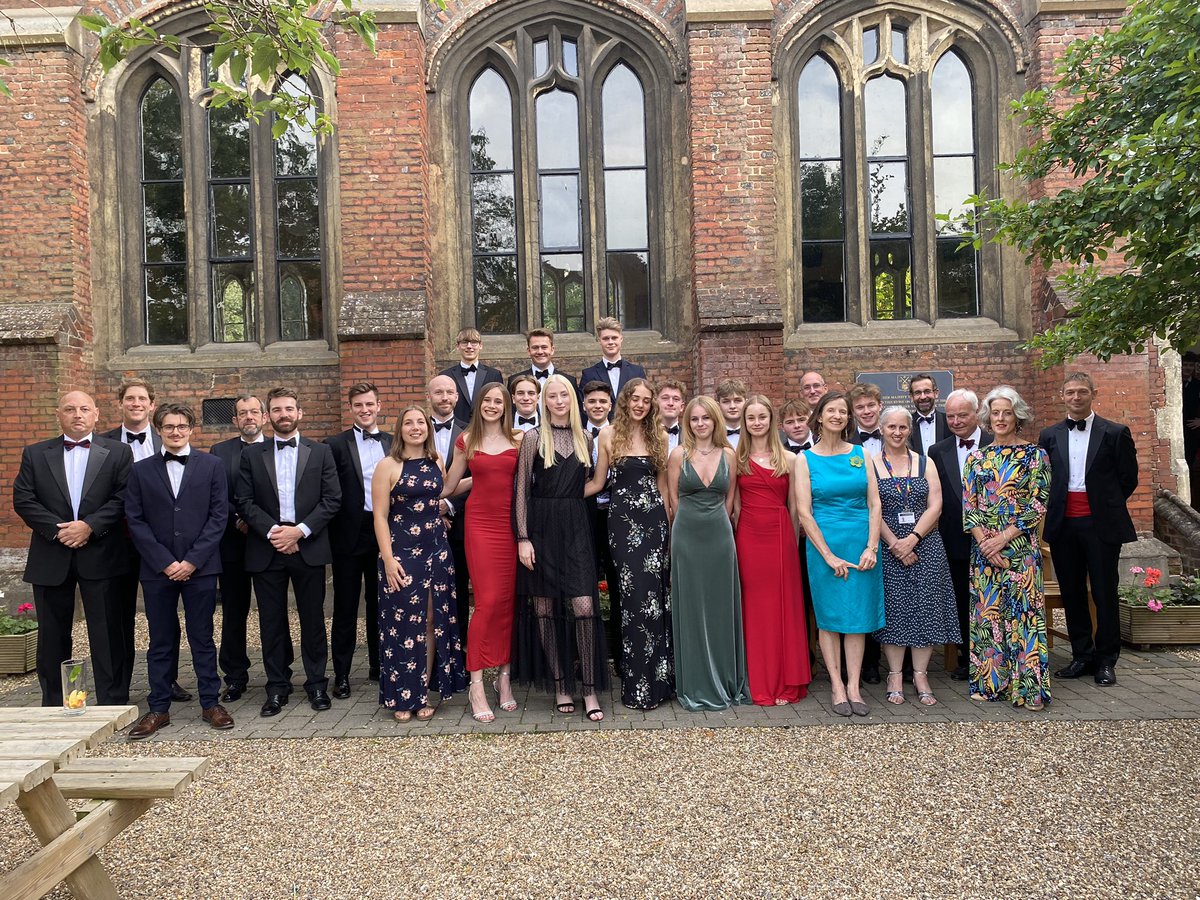 Well done to the Y13s who managed to complete their Gold DofE Award before the end of the academic year. A fantastic celebration evening and a great way to acknowledge their achievement. #dofe #teamberko #youngleaders