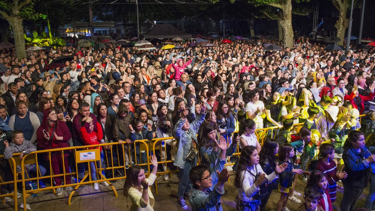 #ENDIRECTO| Y, en este fin de semana tan festivo en Galicia, no podía faltar nuestra tradicional sesión vermú. Si quieres participar puedes llamar al 981 13 44 33 o escribir a convozde@gmail.com. ¡Te esperamos!