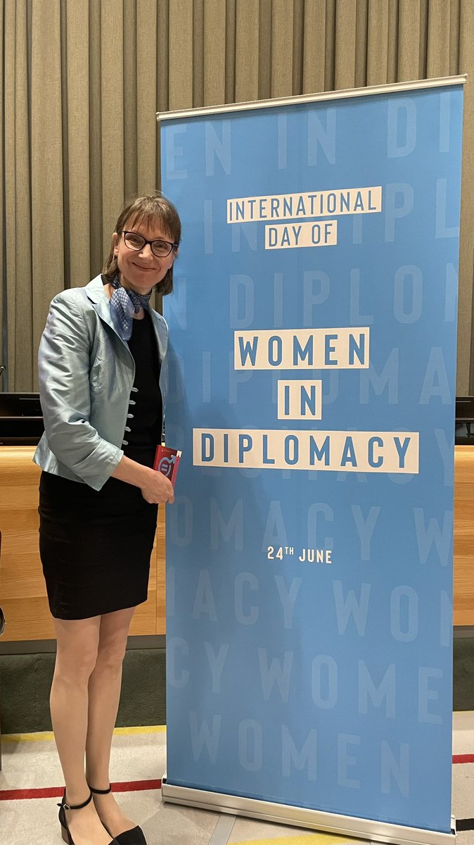 Happy #WomenInDiplomacy Day! Joyeuse journée des #Femmesendiplomatie 

Thanks to all of you who continue to inspire me every day. #IDWD #EqualityMatters #InclusionMatters #SheLeadsHere