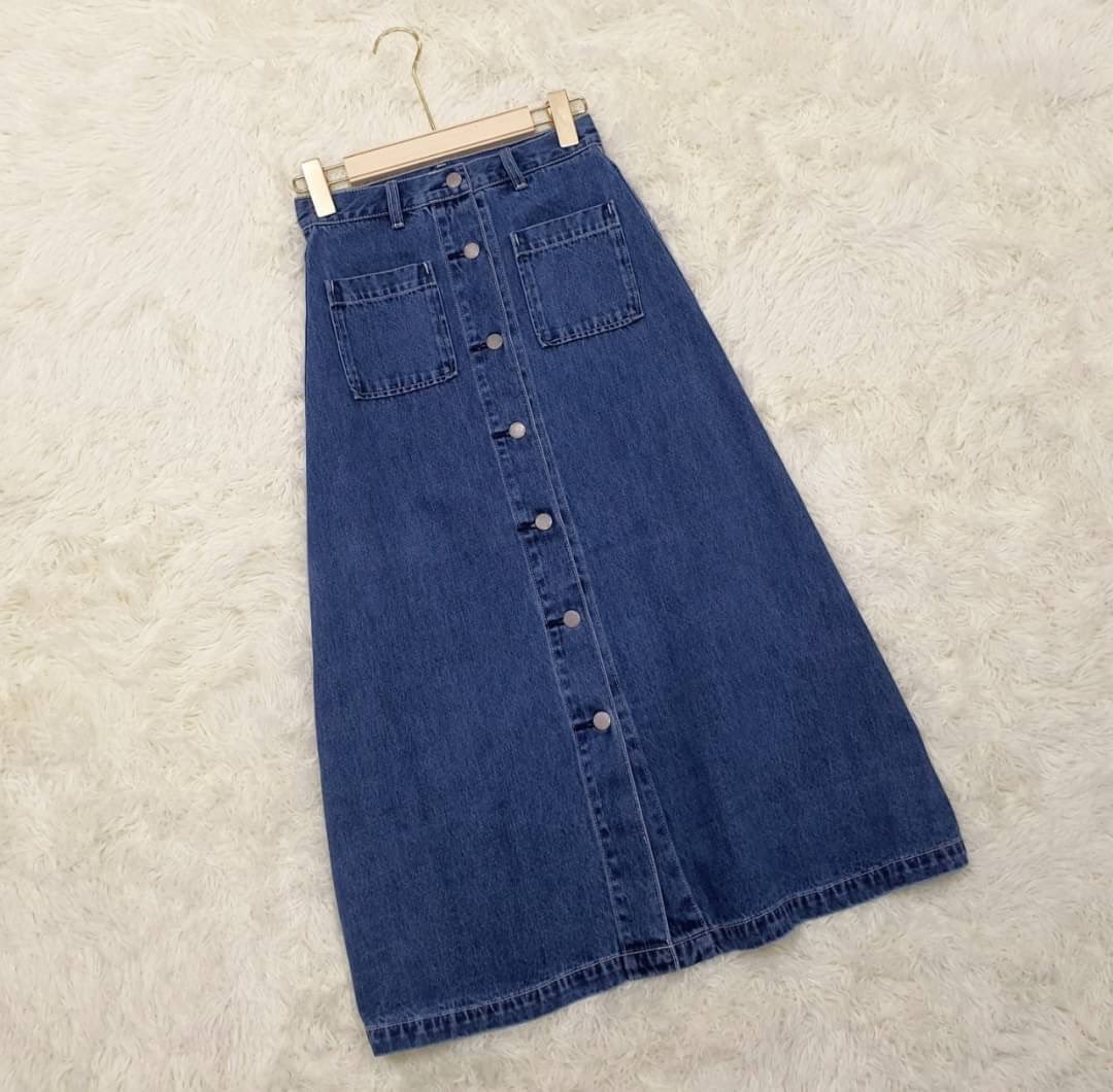 bubbleshop_e's tweet photo. GU - 3102
Price : 240฿
#GU #กระโปรงยีนส์ 🇯🇵เอวสูงแบรนด์ดังญี่ปุ่น ผ้ายีนส์อย่าง��ี ป้ายตัดนะคะ ผ้าไม่ยืดจ้า #กระโปรงทำงาน #กระโปรงวินเทจ #กระโปรงยาว 

Size : ยาว32-33"
**ขนาดที่แจ้งคือหน้าผ้า
✅เอว22" สพ.36" https://t.co/EK5LDdL2uY