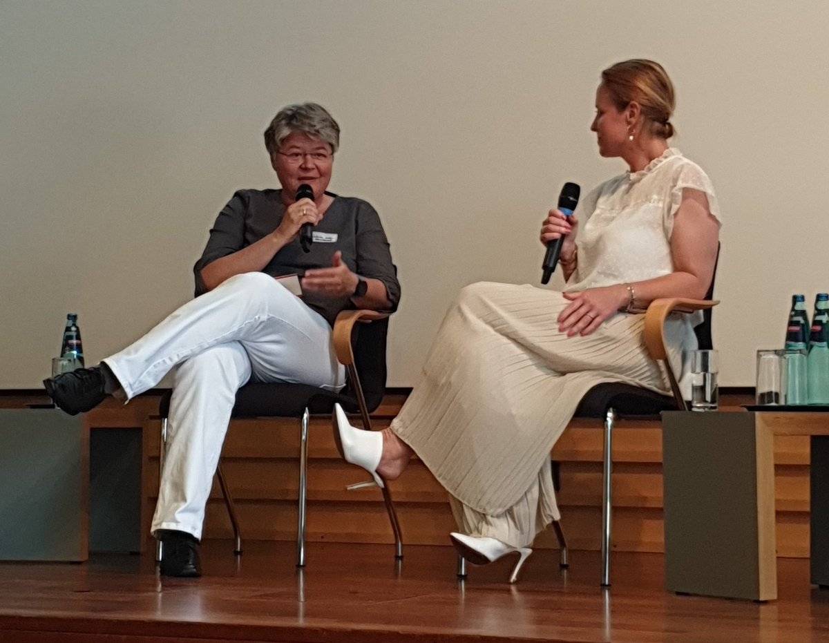 Journalistinnenbund (@journalistinnen) on Twitter photo Female Empowerment als neue Aufgabe an der Spitze des Unternehmens @FUNKEMEDIEN
Stabsstelle Cultural Affairs im Aufbau
Wow!
<a href="/fsittler/">Friederike Sittler</a> im Gespräch mit der Keynote Speakerin Julia Becker Female Empowerment als neue Aufgabe an der Spitze des Unternehmens @FUNKEMEDIEN
Stabsstelle Cultural Affairs im Aufbau
Wow!
<a href="/fsittler/">Friederike Sittler</a> im Gespräch mit der Keynote Speakerin Julia Becker