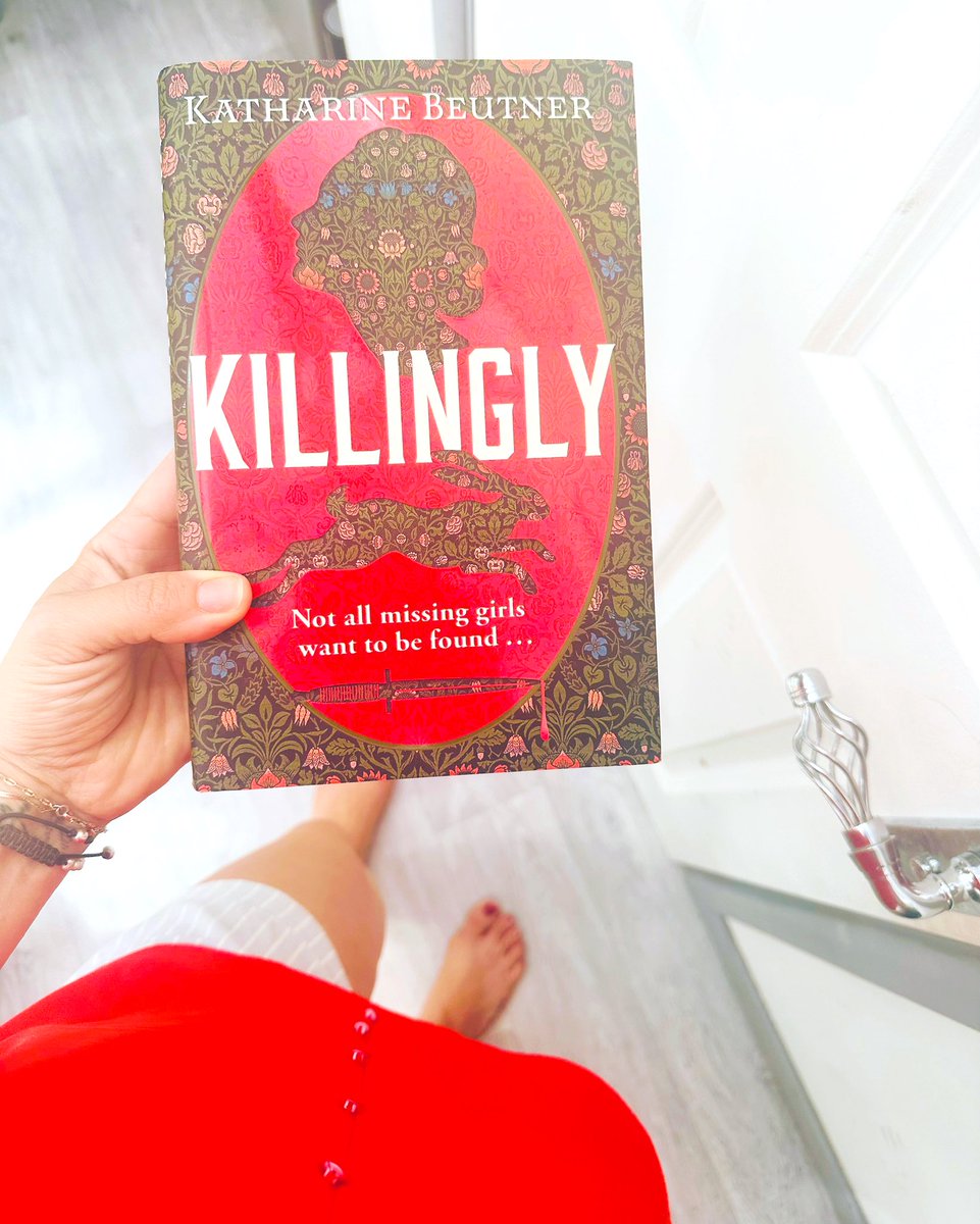 secretWofabook's tweet image. Thank you so much Sarah @AtlanticBooks for this beautiful copy of #Killingly by Katherine Beutner ✨

And, how stunning is this cover 😍

Check out my insta via my bio for more on this one ☝️ 
___________

Q| What are your plans today??

#saturday
