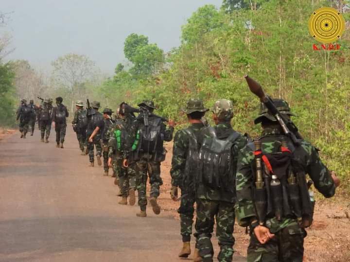 It's reported that circa 20 soldiers of #SAC from 430 infantry battalion have handing over of their weapons & surrendered or refuge in the bosom of the people, according to #KNDF.
t.me/zfighternews/2…
#2023Jun24Coup
#HelpMyanmarIDPs 
#WhatHappeningInMyanmar