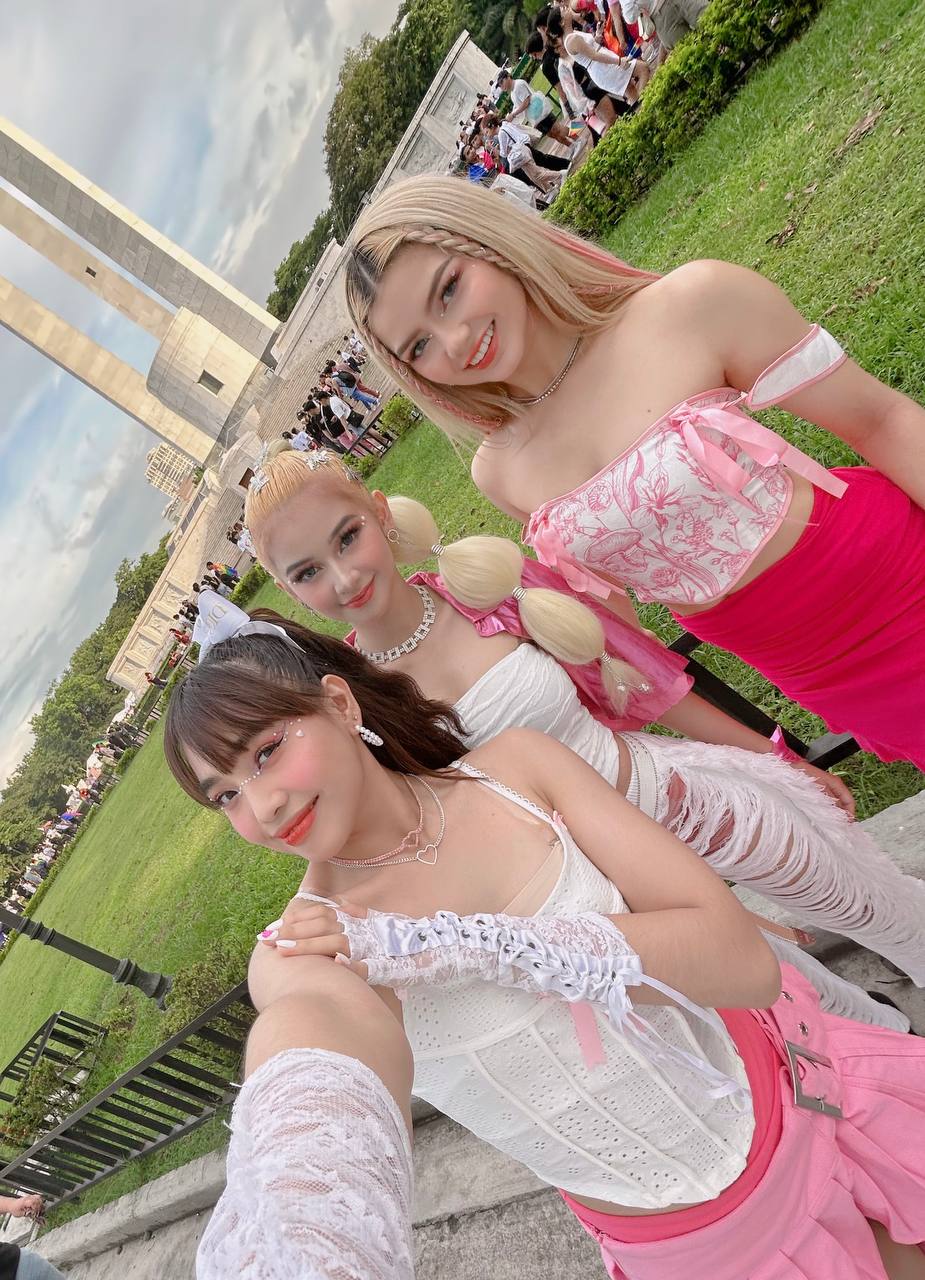 FzYrEndaAAAcrWi?format=jpg&name=large