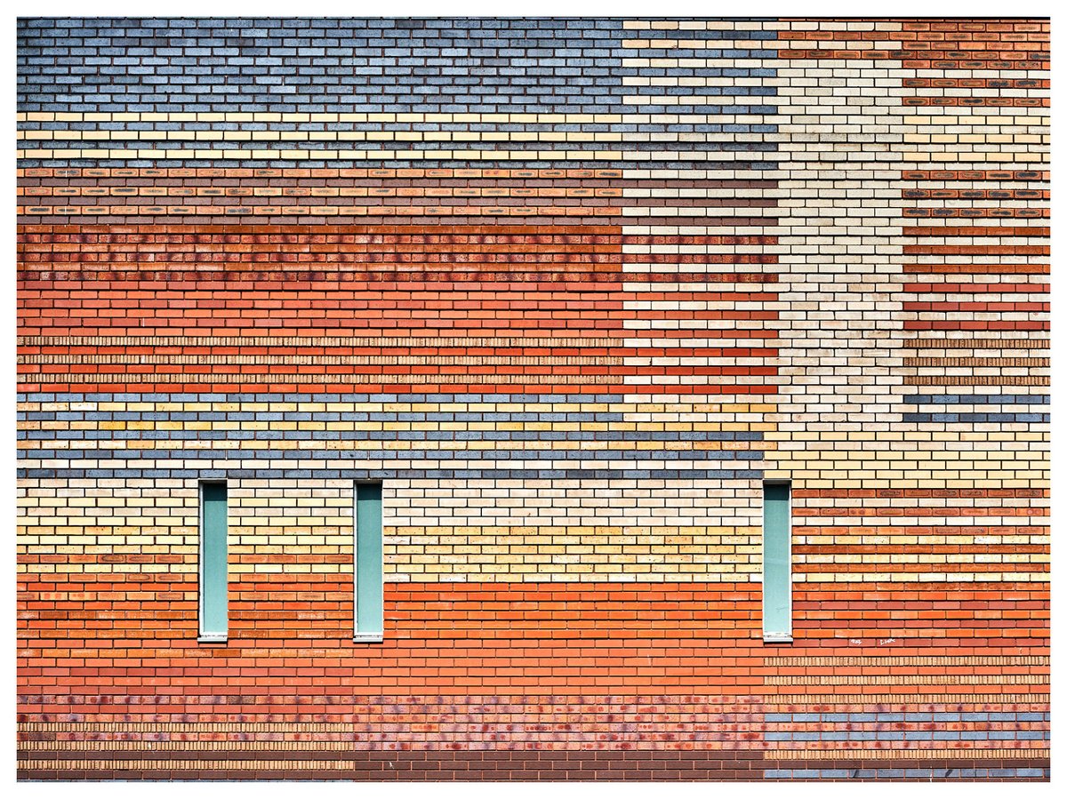 The distinct #brickwork layout and colour palette of the @toxtethtv #building, #Liverpool.

#Toxteth #wall #brick #building #abstract #pattern 
@SonyAlpha @SonyUK #Sony #SonyAlpha #FineArt #appicoftheweek #editwithus @captureonepro #geometry #architecture #CanonFD #CanonFD50mm