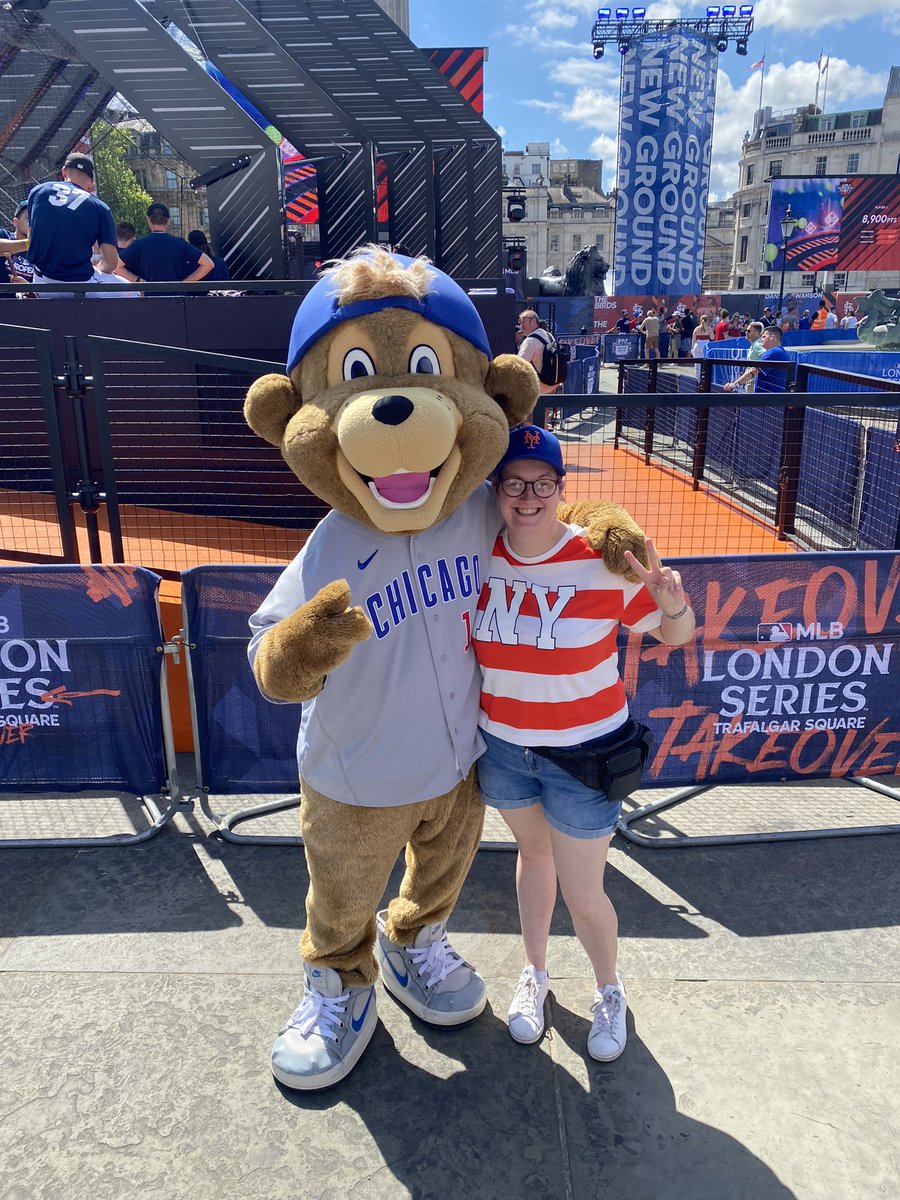 Freebird took exception to my hat, Clark seemed chill with my choice 🤷 <a href="/Cardinals/">St. Louis Cardinals</a> <a href="/Cubs/">Chicago Cubs</a> <a href="/Mets/">New York Mets</a> <a href="/MLBEurope/">MLB Europe</a> #LondonSeries