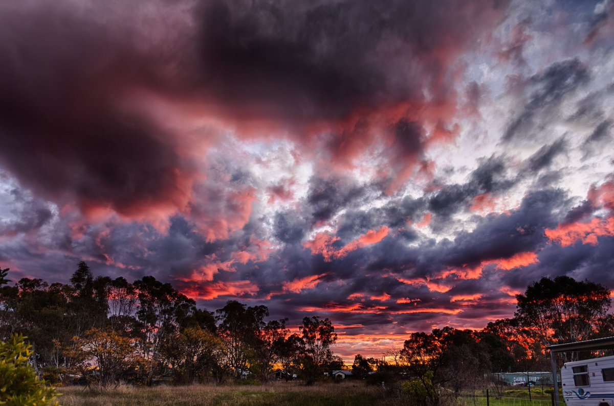 RenSmart_Photo's tweet photo. Red sky at night …………. Took these down the road from our place in Benalla.   @JaydeCotic @abcweather @daniel_prime7  @JaneBunn https://t.co/SihSjnLU5h