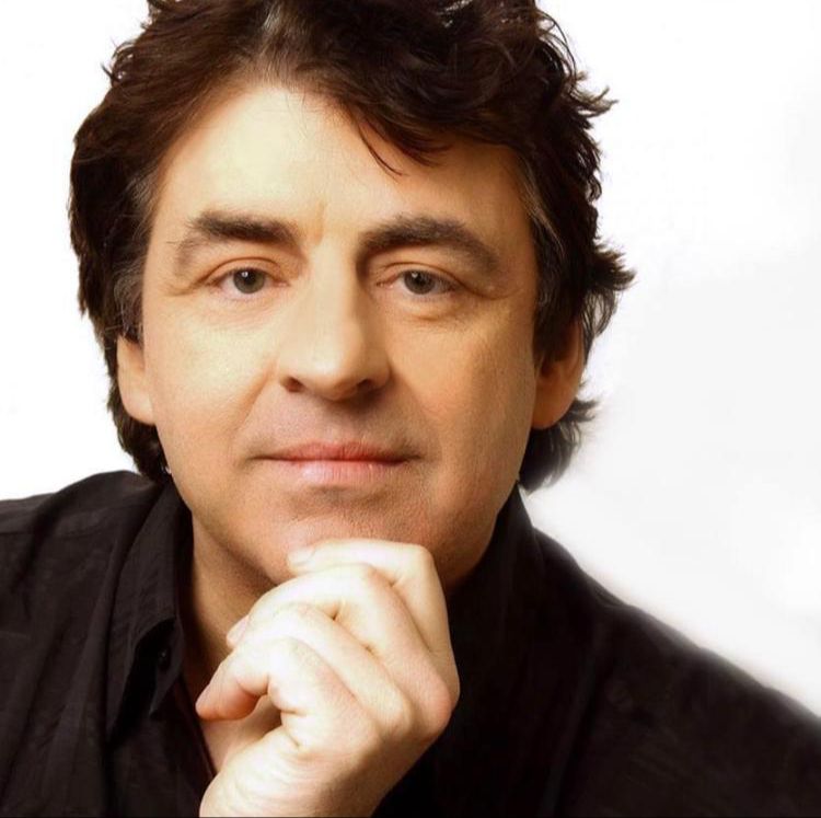 FF_officiel's tweet photo. Aujourd’hui, c’est un jour de grande tristesse...
Nous venons de perdre un ami, un artiste hors du commun qui nous a fait rêver avec des chansons qui resteront gravées dans nos mémoires.
Toutes mes sincères condoléances à la famille Barzotti. https://t.co/lMlhkAqjhH