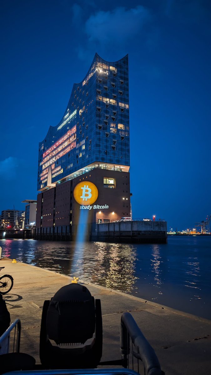 studybitcoin_de's tweet photo. Die Packliste fürs orange Pillen der @Blockchance_ steht.
@dergigi @IjomaMangold @saifedean werden uns passiv helfen
Bücher:
20 x #derbitcoinstandard✅
20 x #21lessons✅
20 x #DieOrangenePille✅
Sticker:
250 x #studybitcoin✅
500 x #Bitcoin ✅
800 x #Bitcoin M&Ms✅
2 #plebs ✅ https://t.co/aWJauFXJ4d