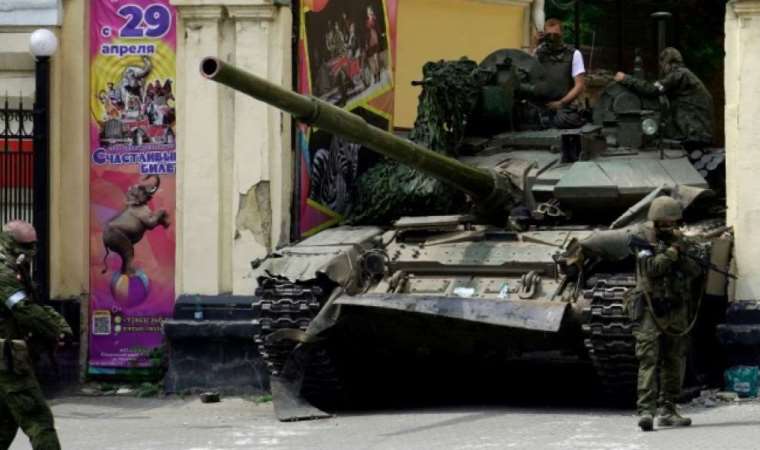 Rostov'da gerilim tırmanıyor:
Silah sesleri duyuldu...

cumhuriyet.com.tr/dunya/wagner-s…