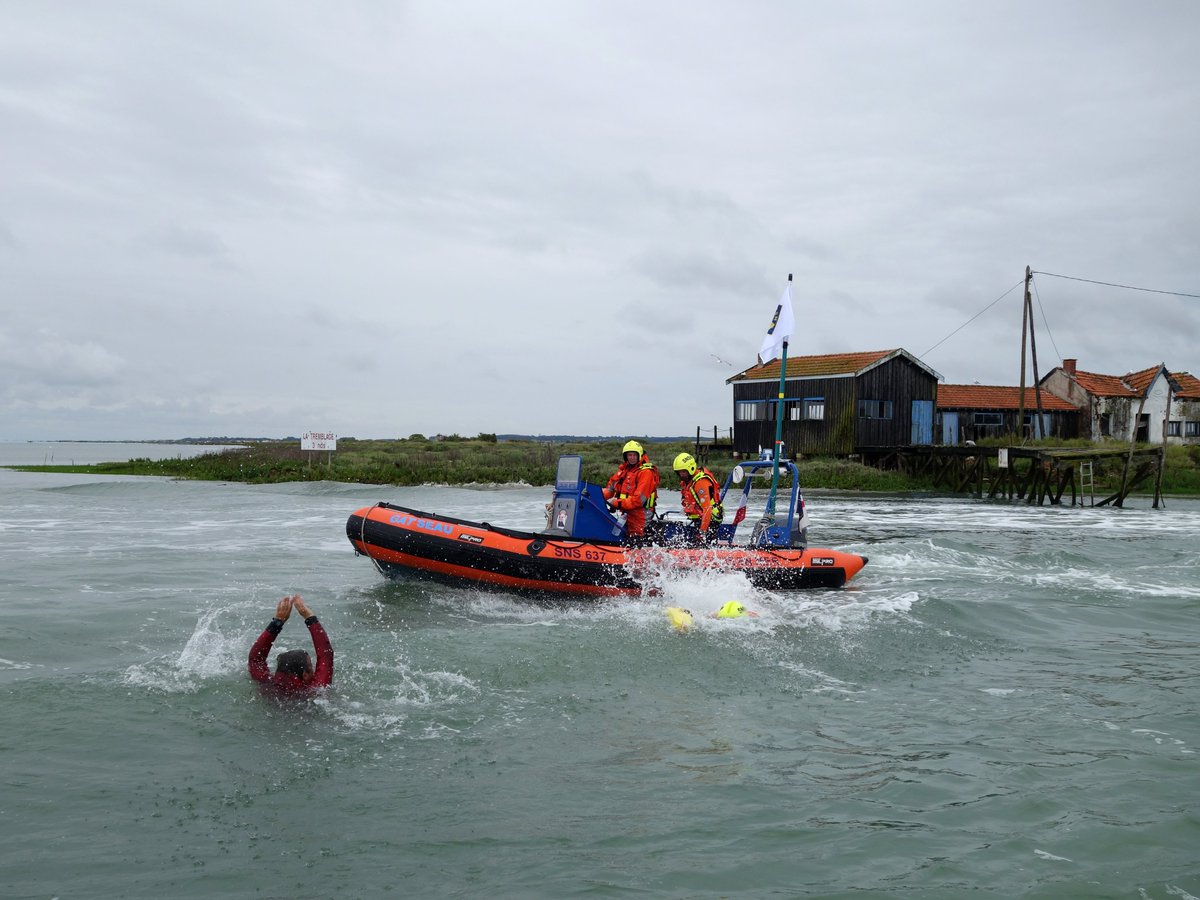 JOUR J pour les Journées nationales des #SauveteursenMer #SNSM 🎉 Ce weekend, RDV à Paris au jardin du Luxembourg avec un village du #sauvetage et PARTOUT en France 👀 Démos de sauvetage &amp; secourisme, prévention, visites de bateaux.. ⚓️ Les programmes 👉🏻 jnsm.snsm.org
