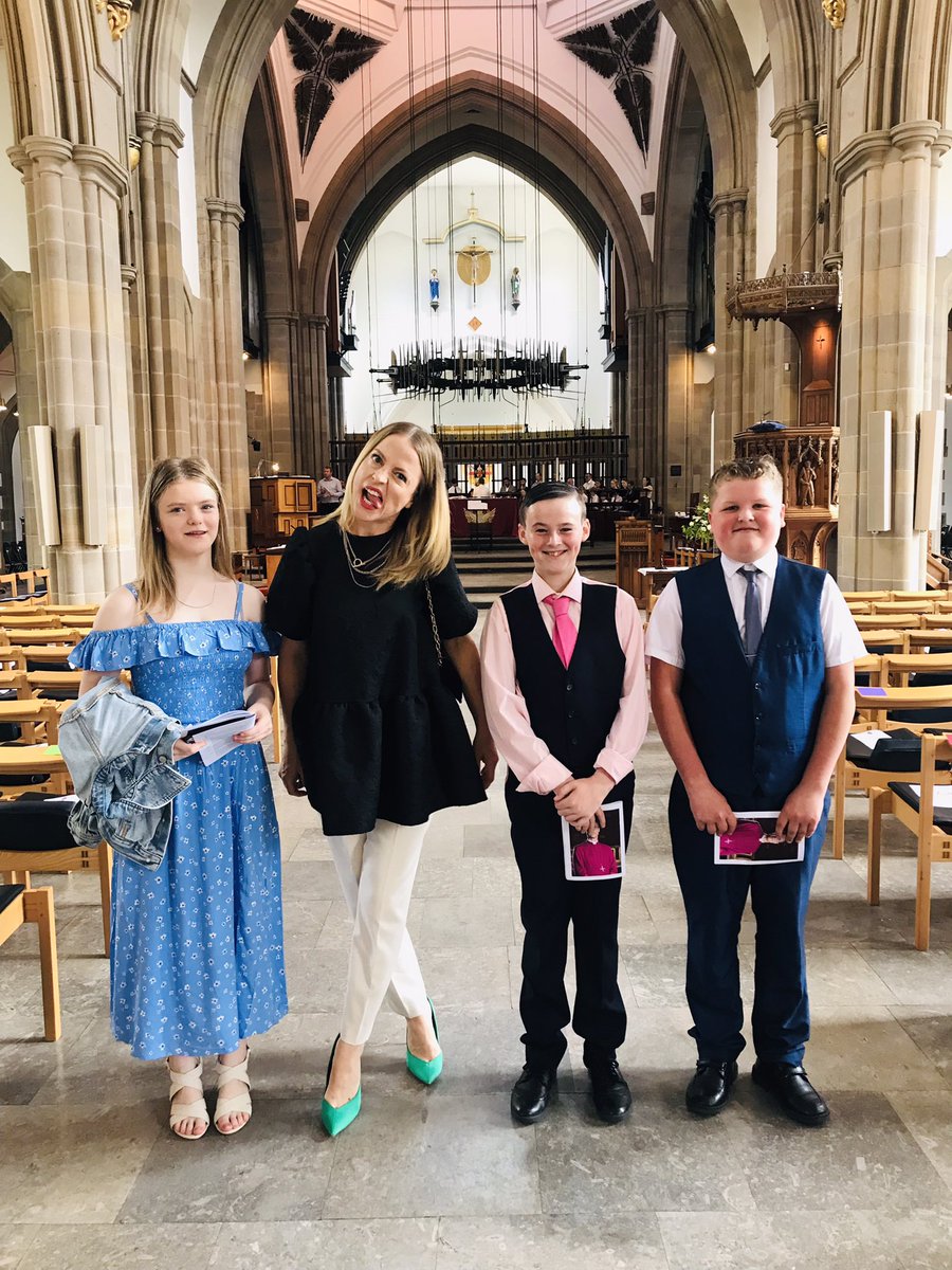 Hanging out with three of the stars of @BpBlackburn Installation @bbcathedral today! @Stlukeschurchbb @St_Wilfrids_CE @cofelancs