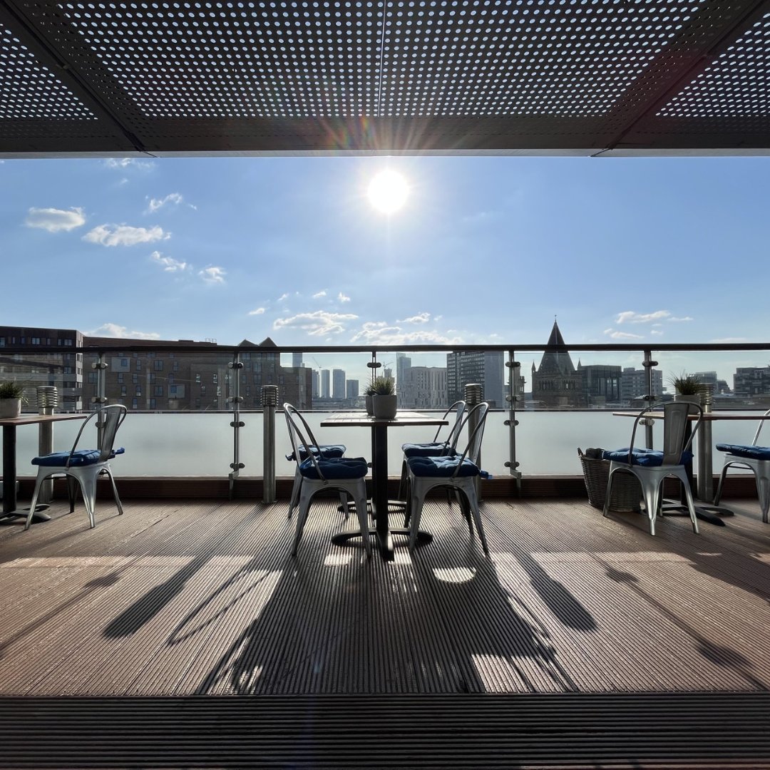 Just look at that view🤩 Who wouldn't want a summer event up there? 🤷‍♀️ 
📸 Sky Lounge 

#skylounge #sun #summer #summertime #views #view #skyline #sky #rooftop #terrace #pretty #event #events #city #citycentre #doubletreebyhilton #hilton #manchester #uk