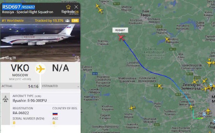 BREAKING:
 Putins Flugzeug hat Moskau in Richtung St. Petersburg verlassen.

 Es sieht so aus, als würde er vor der vorrückenden Militärkolonne der Wagner-Gruppe fliehen