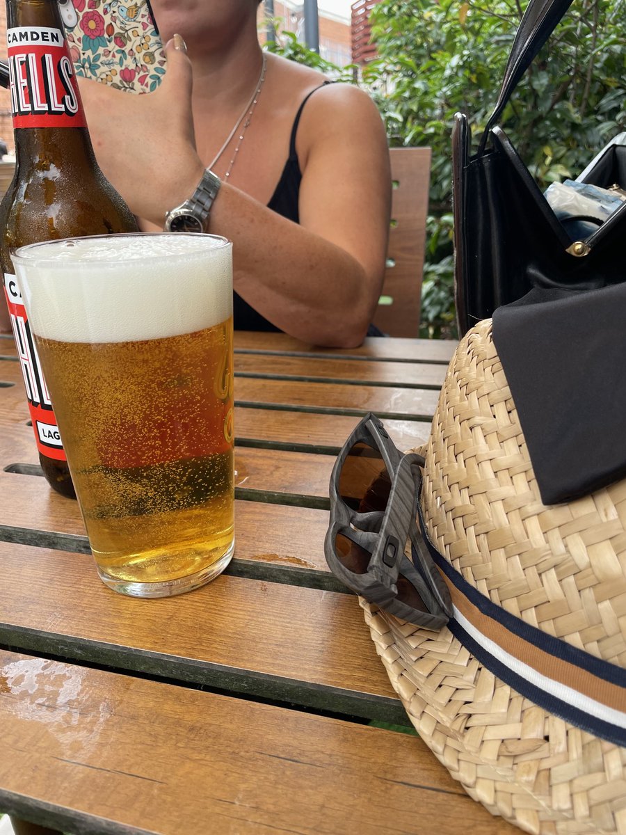 bissy72's tweet image. Off to get sunburned and lose some cash #Newmarket